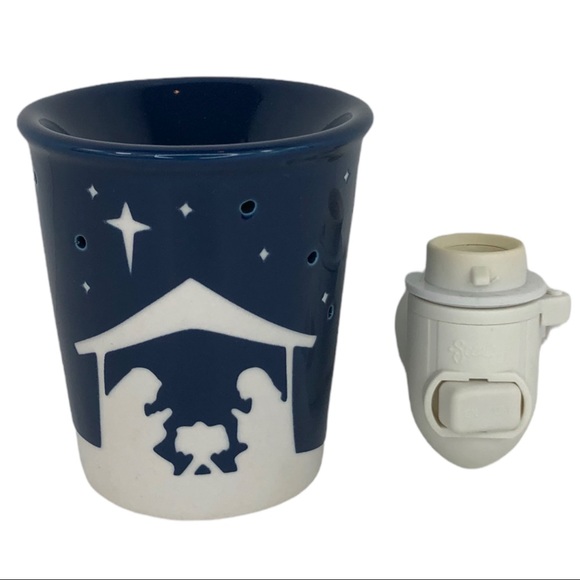 Scentsy Silent Night Nativity Plug-In Nightlight Warmer - Picture 7 of 8